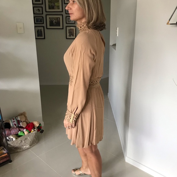 Cafe au lait dress size M fits 8/10.🤎Make me an offer 🤎 - Picture 4 of 8